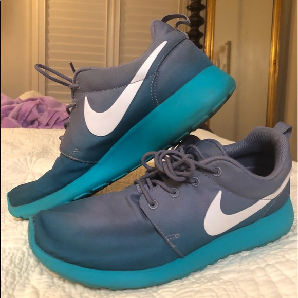 Nike Shoes - Women’s Nike roshe run ombré size 7.5